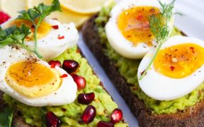 slice of eggs on cakes 793785